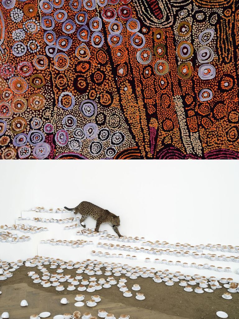 Sopra, un esempio di arte aborigena australiana _ sotto, l'installazione con tanto di leopardo e cappuccini di Paola Pivi