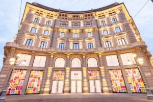 Uniqlo a Milano: la nuova filosofia di abbigliamento tra arte, design e ecosostenibilità