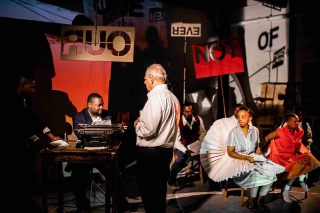 William Kentridge durante le prove di Waiting for the Sibyl, Opera di Roma, 2019. Photo Stella Olivier