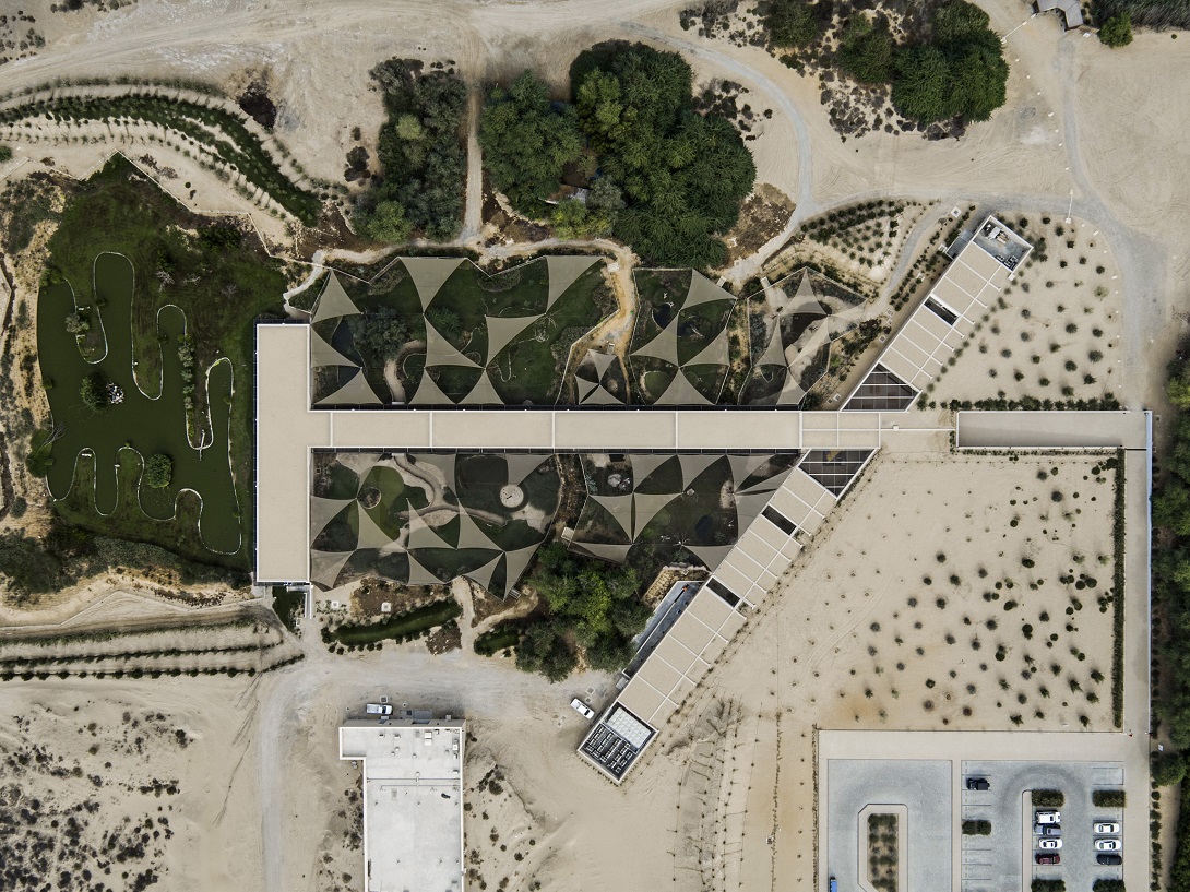 Bird view of the Visitor Centre, Wasit Wetland Centre, Sharjah, United Arab Emirates. | X-Architects / Nelson Garrido (photographer)