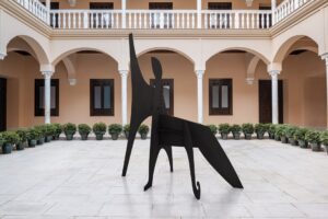 Il senso per lo spazio di Pablo Picasso e Alexander Calder in una mostra a Málaga. Le immagini