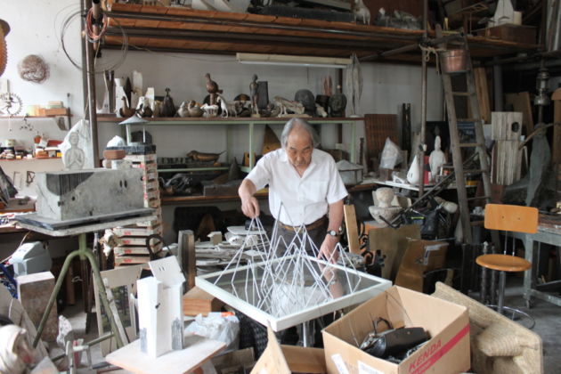 Kengiro Azuma presso il proprio studio, Milano, ph LumaVideo