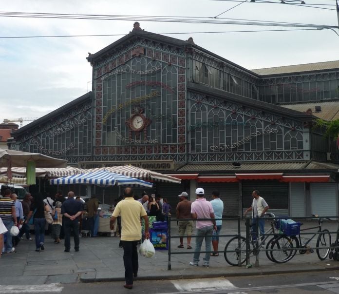 Vue du marché de Porta Palazzo a Torino Di own Opera propria fonte wikimedia