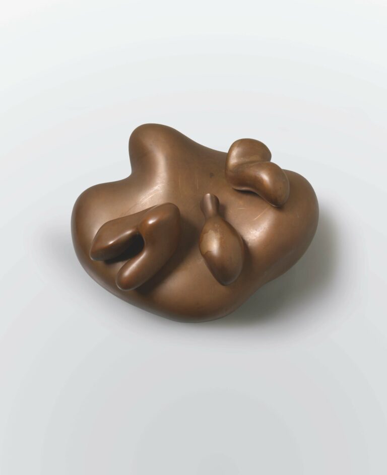 Jean (Hans) Arp, Trois objets désagréables sur une figure (Head with Annoying Objects), 1930 © DACS 2019