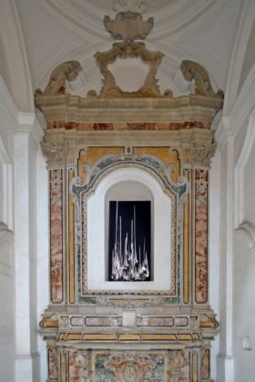 Alessandro Sciaraffa, Totem. Installation view at Complesso Monumentale di San Severo al Pendino, Napoli 2019. Photo credits Angelo Marra