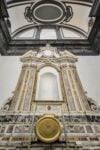 Alessandro Sciaraffa, Totem. Installation view at Complesso Monumentale di San Severo al Pendino, Napoli 2019. Photo credits Angelo Marra