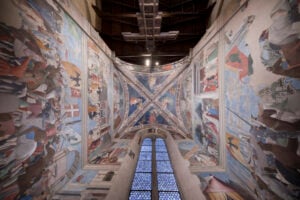 Piero della Francesca ad Arezzo: nuova illuminazione per la Leggenda della Vera Croce