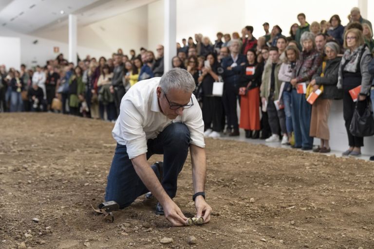 Cesare Viel, performance at PAC, Milano 2019, photo Lorenzo Palmieri