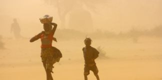 Deserto di sabbia nella regione di Tillaberi in Nigeria