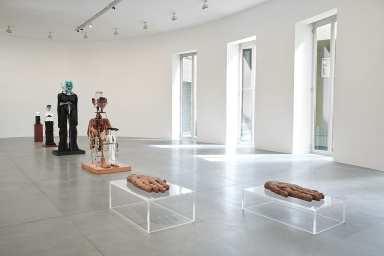 Huma Bhabha. The Company. Installation view at Gagosian, Roma 2019. Photo Matteo D'Eletto, M3 Studio. Courtesy Gagosian