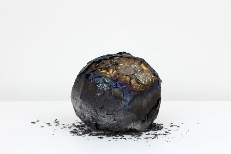 Jay Heikes, Minor Planet, 2019. Niobium 18 x 22 x 22 cm. Courtesy Jay Heikes and Federica Schiavo Gallery