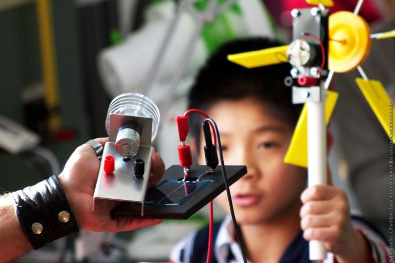 Museo Nazionale della Scienza e della Tecnologia Leonardo da Vinci di Milano. Attività nel lab Energia e Ambiente. Photo © Luca Corvatta – Valentina Daddato – Museo Nazionale della Scienza e della Tecnologia