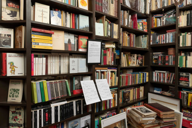 Matteo Nasini, Musica per piccole librerie, installazione e performance, photo Giorgio Benni