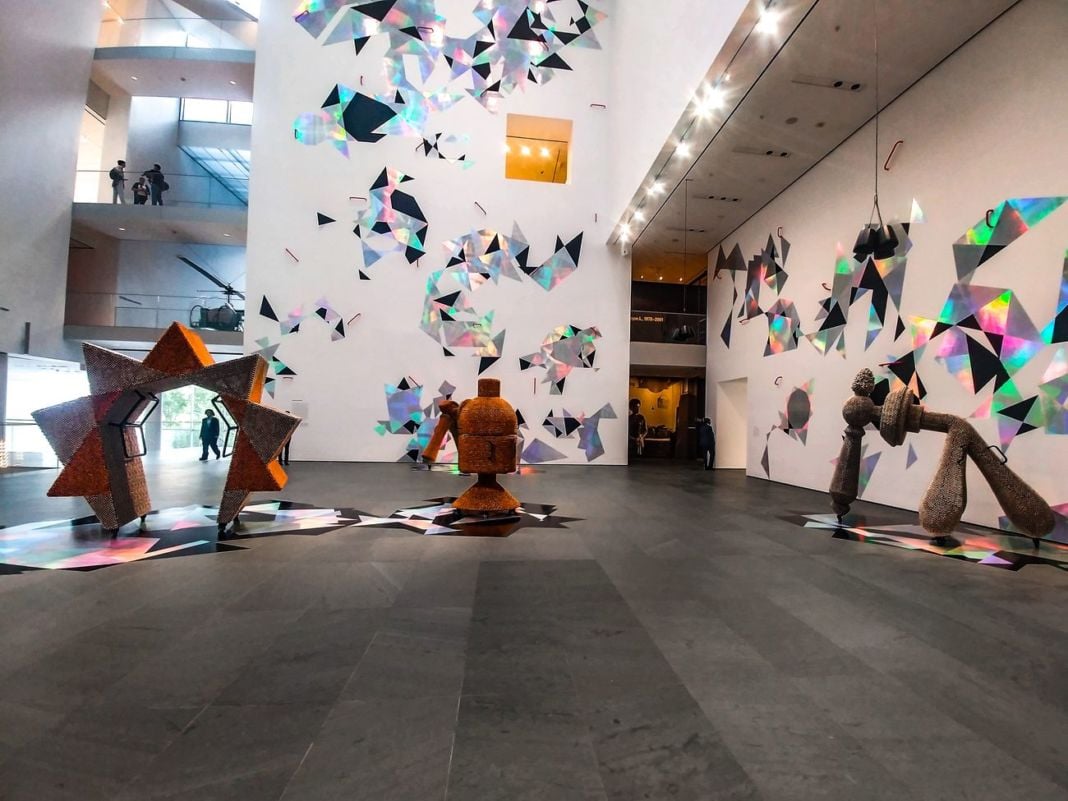 MoMA, New York. L’installazione Handles, commissionata per la riapertura del museo alla coreana Haegue Yang, occupa la corte interna del secondo piano. Photo Maurita Cardone