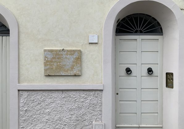 Ettore Favini, Nouvelles Flâneries, cemento, tecnica della scagliola carpigiana, plexiglass, Parma, 2018/19. Photo Ettore Favini