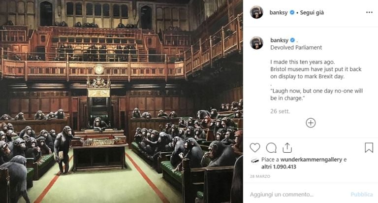 scimmiesmal Banksy colpisce a Londra. Nuova opera in vetrina in negozio in disuso
