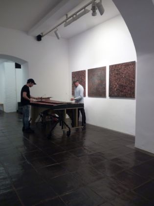 Baldo Diodato, Tappeto sonoro, 2019, performance (Antonio Caggiano). Galleria Paola Verrengia, Salerno