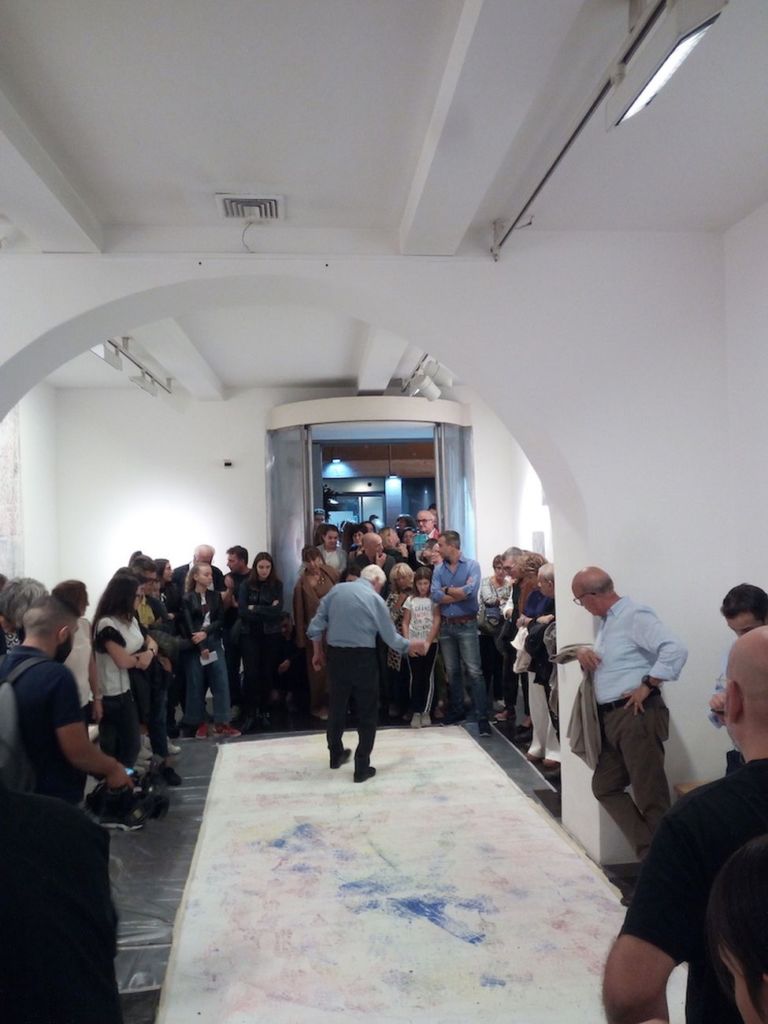 Baldo Diodato, Tappeto sonoro, 2019, performance. Galleria Paola Verrengia, Salerno