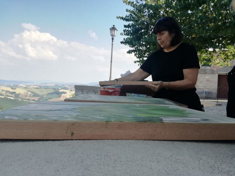 Beatrice Meoni dipinge a Montesecco