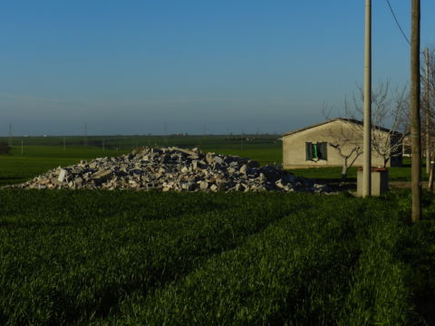 Gervasio Ungolo, Abbattimento casolare a Boreano, 2015. Archivio: Osservatorio Migranti della Basilicata