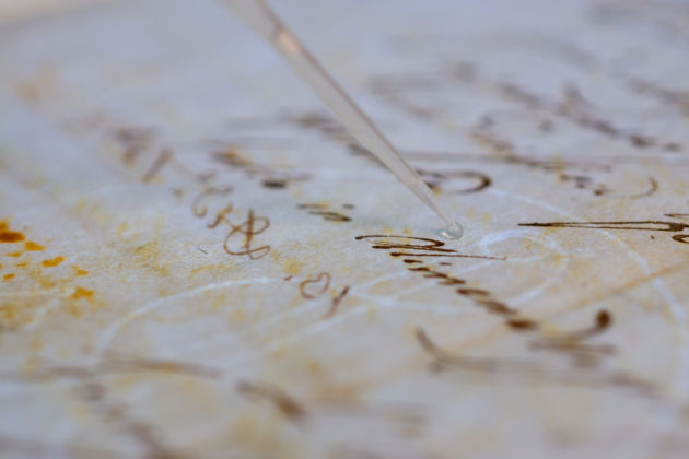 Carta antica marcata con DNArt