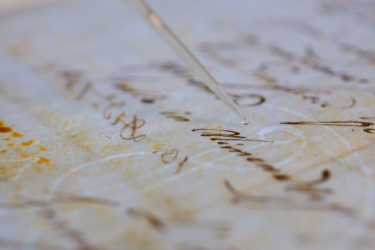 Carta antica marcata con DNArt