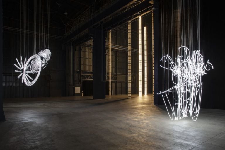 Cerith Wyn Evans. ...the Illuminating Gas. Exhibition view at HangarBicocca, Milano 2019. Courtesy of the artist & Pirelli HangarBicocca. Photo Agostino Osio