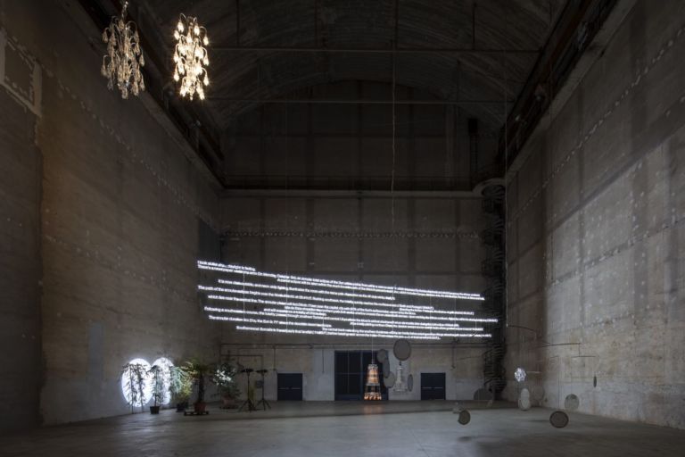 Cerith Wyn Evans. ...the Illuminating Gas. Exhibition view at HangarBicocca, Milano 2019. Courtesy of the artist & Pirelli HangarBicocca. Photo Agostino Osio