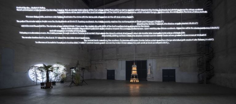 Cerith Wyn Evans. ...the Illuminating Gas. Exhibition view at HangarBicocca, Milano 2019. Courtesy of the artist & Pirelli HangarBicocca. Photo Agostino Osio