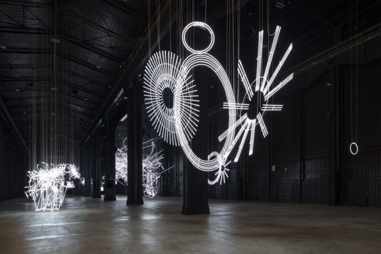 Cerith Wyn Evans. ...the Illuminating Gas. Exhibition view at HangarBicocca, Milano 2019. Courtesy of the artist & Pirelli HangarBicocca. Photo Agostino Osio