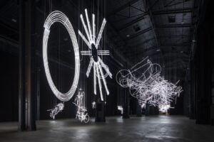 L’immenso è illuminato. Cerith Wyn Evans a Milano