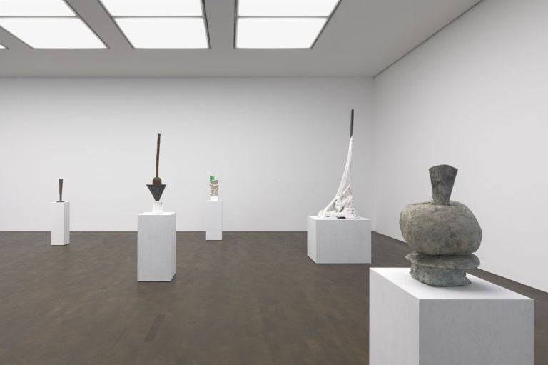 Cy Twombly. Sculpture. Exhibition view at Gagosian, Londra 2019