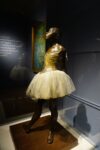 Edgar Degas, La piccola ballerina, di quattordici anni, modello eseguito nel 1880 (fuso dopo il 1922). State Operating Fund and the Art Lovers’ Society. Photo Serena Tacchini. Installation view at Palazzo Zabarella, Padova 2019