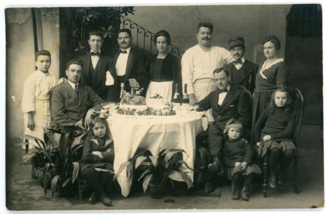 Fotografie di famiglia. Famiglia Morrone. Courtesy ICCD Istituto Centrale per il Catalogo e la Documentazione, Roma