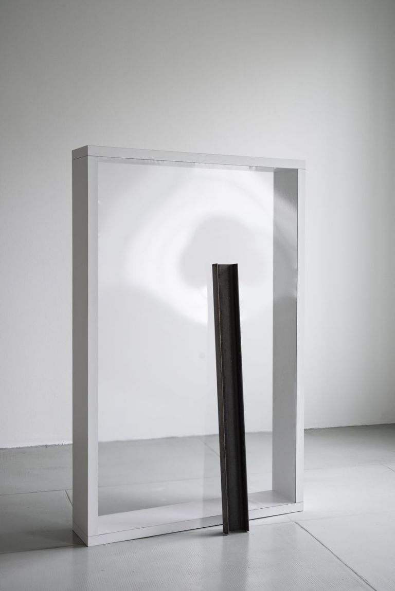 Giovanni Anselmo, Senza titolo, 1967, ferro, legno, formica, polietilene trasparente, cm 190x120x35. Courtesy l'artista & Tucci Russo Studio per l'Arte Contemporanea, Torre Pellice-Torino. Photo Archivio fotografico Tucci Russo