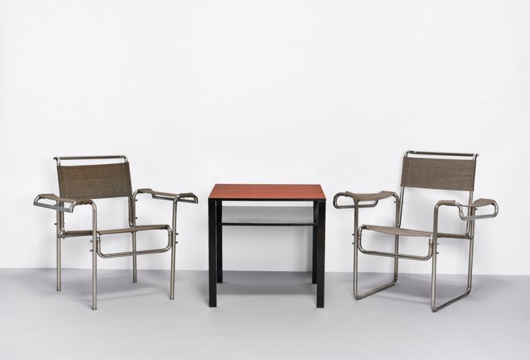 House Fieger seating group with tubular steel chairs and wooden table by Carl Fieger, photo credit_ Esther Hoyer