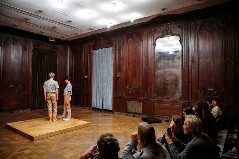 Nairy Baghramian and Maria Hassabi, with Janette Laverrière and Carlo Mollino,Entre Deux Actes (Ménage à Quatre), 2019. Co-commissioned by Performa and 1014 and co-produced with The Kitchen for the Performa 19 Biennial. Photo: 1014/Sarah Blesener