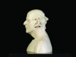 Jan Fabre, Homage to Jacques Mesrine (Bust with white teeth), 2011. Photo Pat Verbruggen © Angelos bvba. Courtesy Palazzo Merulana, Roma