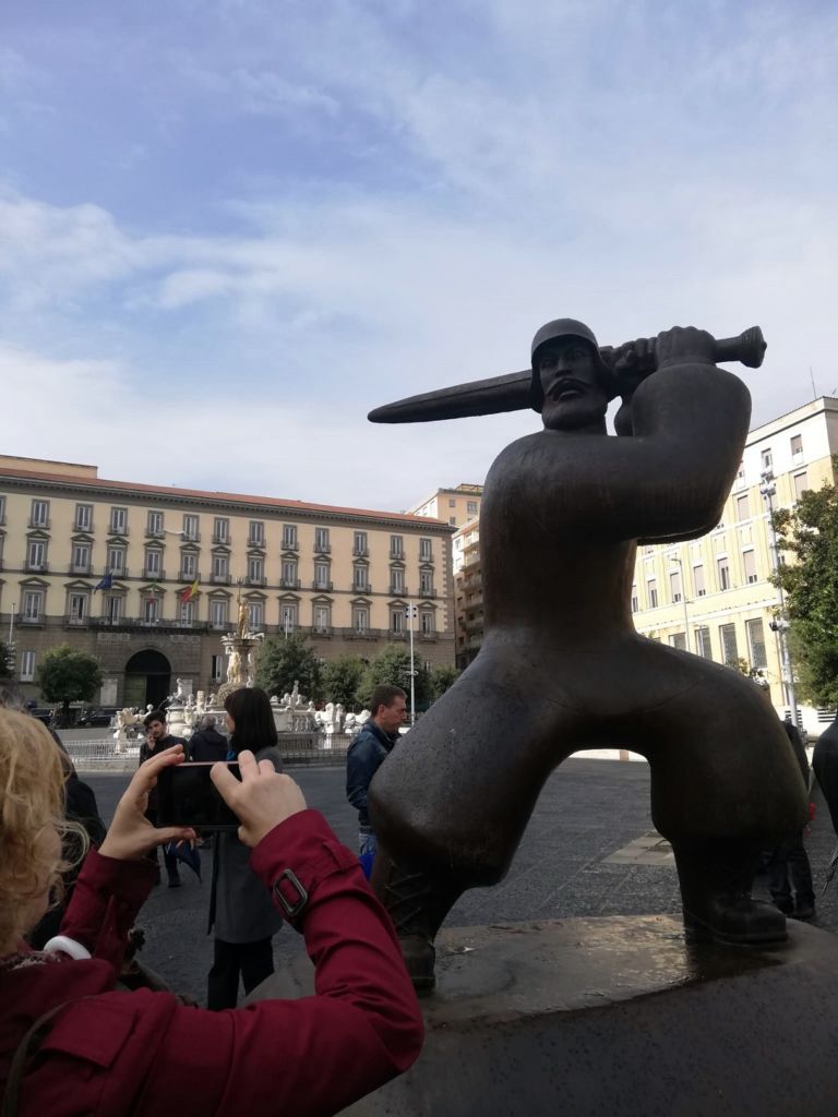 Liu Ruowang, piazza del Municipio, Napoli