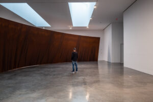 Richard Serra: una mostra divisa in tre a New York