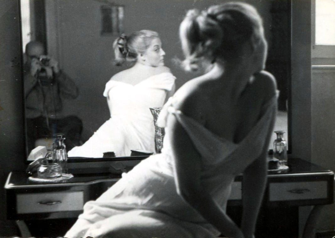 Marcello Dudovich, Modella in posa riflessa nello specchio, 1950 ca. Collezione privata Salvatore Galati