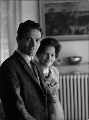 Mario Dondero, Pier Paolo Pasolini e sua madre Susanna, 1962. Collezione privata