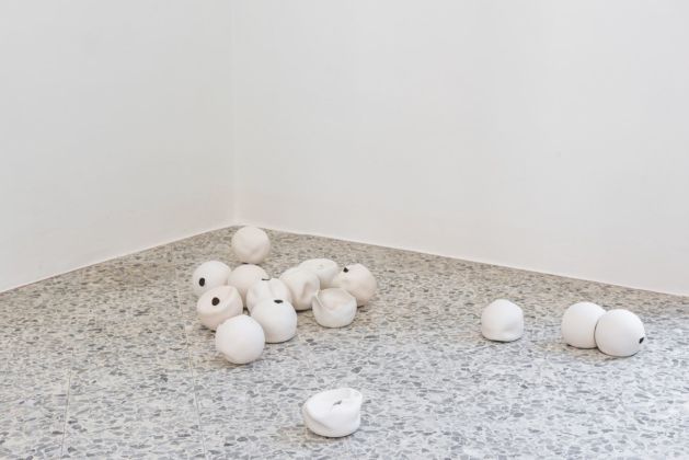 Nina Canell, Pneus, installation view at Progetto, Lecce 2019