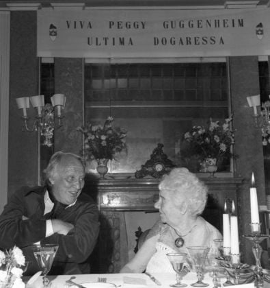 Peggy Guggenheim con il regista Americano Joseph Losey al Gritti Palace in occasione della festa per il suo 80esimo compleanno, Venezia, 26 agosto 1978 © Gianfranco Tagliapietra Interpress Photo