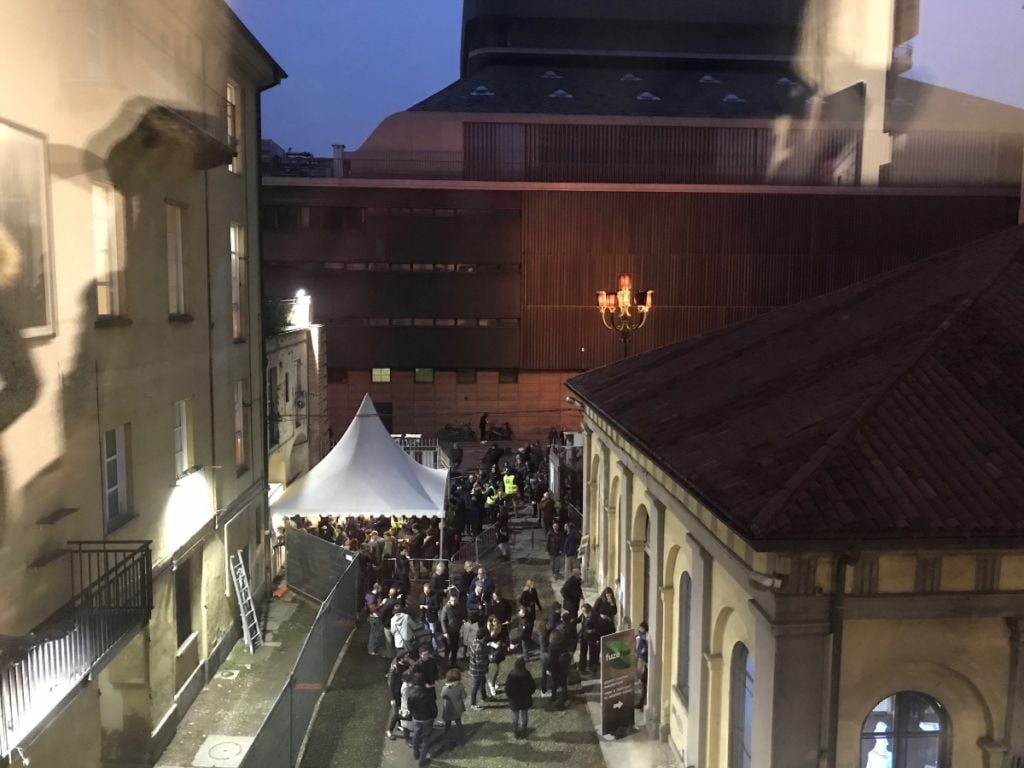 Paratissima Torino pensa in grande negli enormi spazi dell’ex Accademia Artiglieria. Le foto