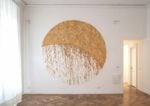 Richard Long, Gravity Crescent, 2019. Photo Archivio fotografico Tucci Russo. Courtesy l’artista e Tucci Russo Studio per l’Arte Contemporanea