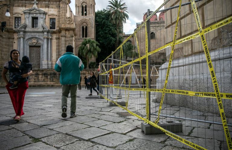 Shilpa Gupta, There is no border here, Palazzo delle Aquile, BAM, Palermo 2019. Courtesy Fondazione Merz