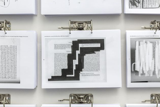 The Annotated Reader. Installation view at Quartz Studio, Torino 2019 ©bg QZ Ryan Gander-Jonathan P. Watts _dettaglio