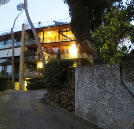 Venturino Ventura, Palazzine in via Flaminia, quartiere Flaminio, Roma, le ampie vetrate a tutt’altezza aprono la prospettiva verso il parco di Villa Brasini. Photo Elena Mattia