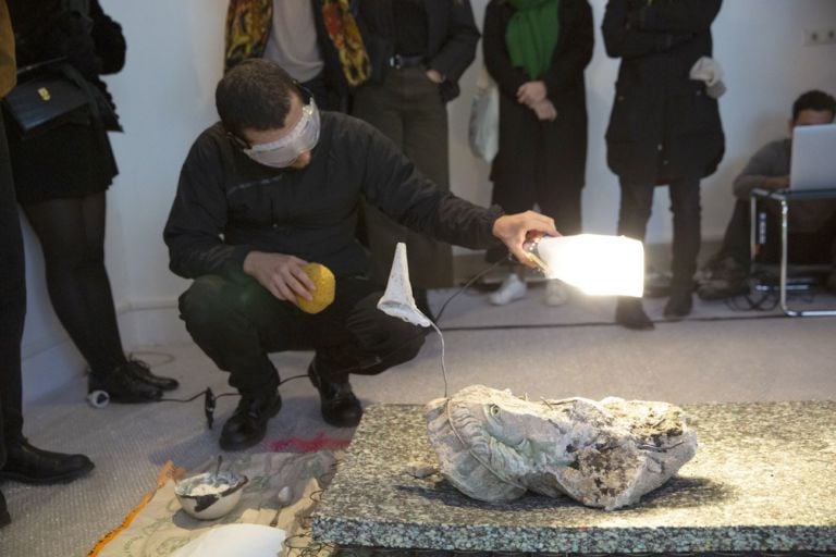 g. olmo stuppia. Archéologie du futur. Performance. INHA, Parigi 2019. Photo Susanna Pozzoli